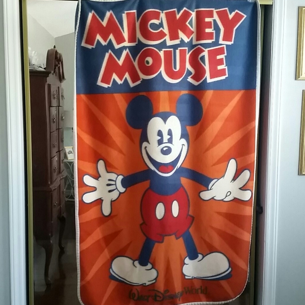Disney Mickey Mouse blanket throw